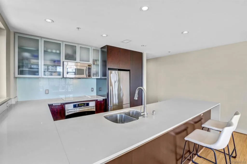 San Diego, California 92101, United States, 2 Bedrooms Bedrooms, ,2 BathroomsBathrooms,Residential,Active,128063