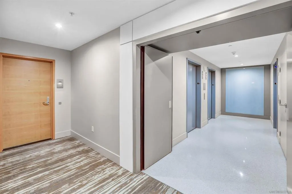 San Diego, California 92101, United States, 2 Bedrooms Bedrooms, ,2 BathroomsBathrooms,Residential,Active,128063