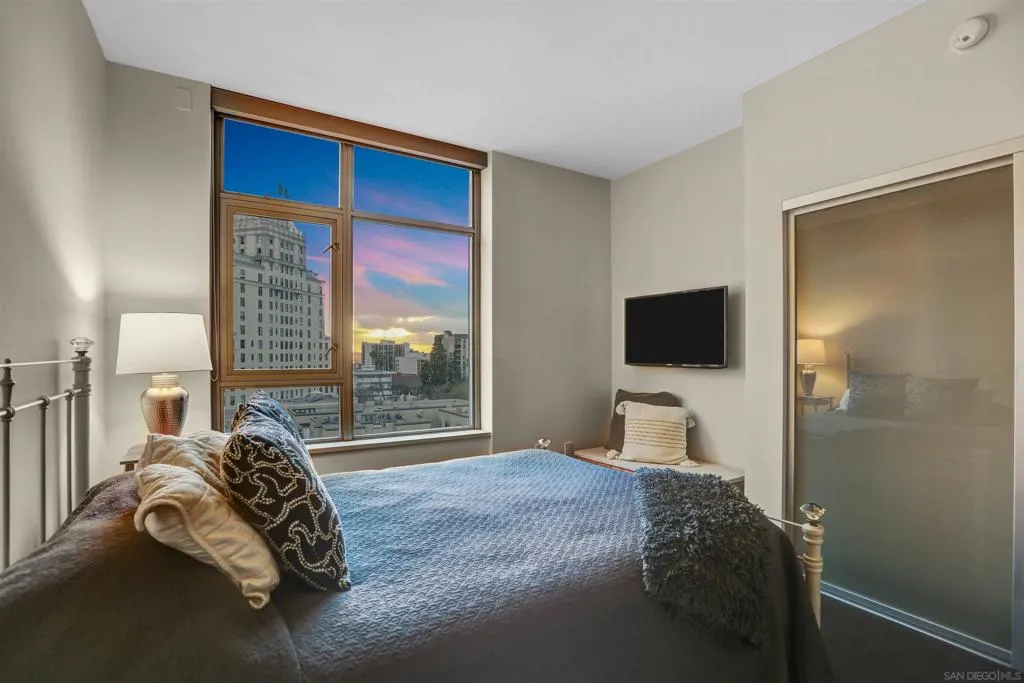 San Diego, California 92101, United States, 2 Bedrooms Bedrooms, ,2 BathroomsBathrooms,Residential,Active,128063