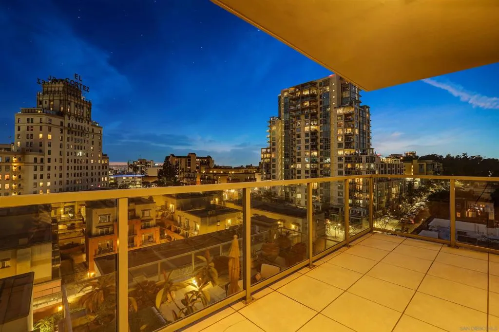 San Diego, California 92101, United States, 2 Bedrooms Bedrooms, ,2 BathroomsBathrooms,Residential,Active,128063