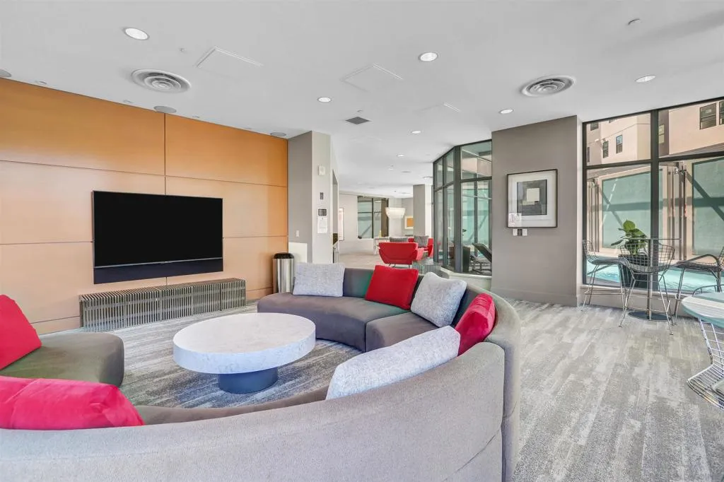 San Diego, California 92101, United States, 2 Bedrooms Bedrooms, ,2 BathroomsBathrooms,Residential,Active,128063