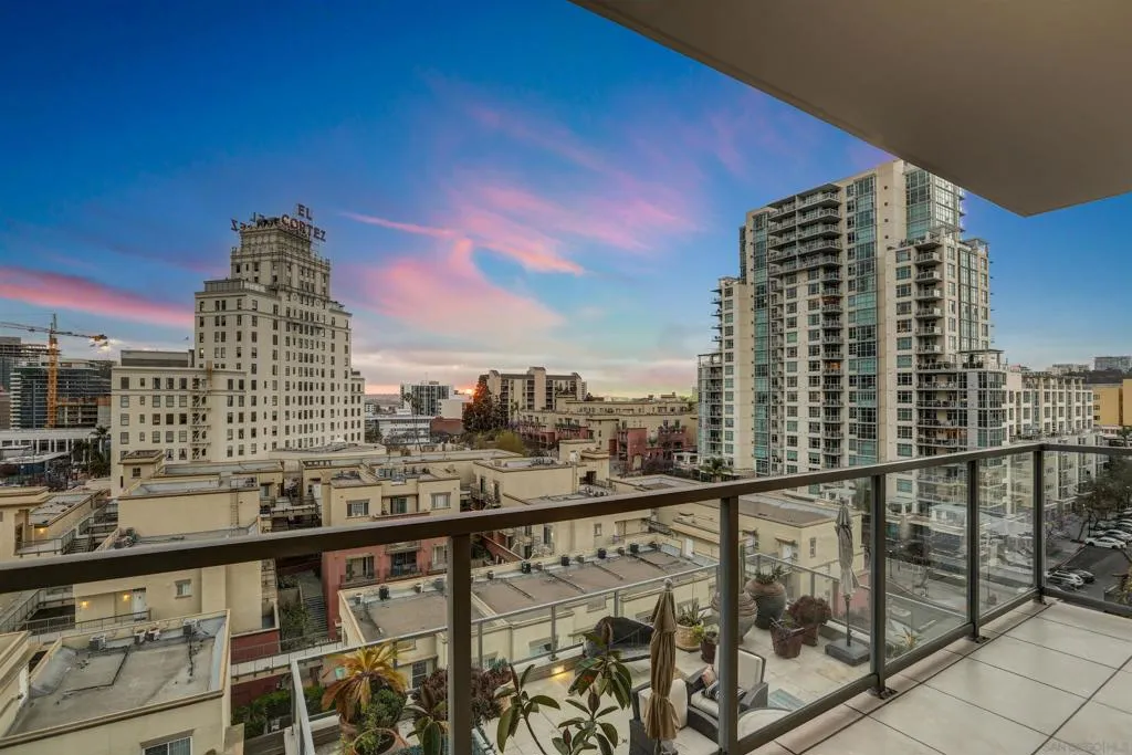 San Diego, California 92101, United States, 2 Bedrooms Bedrooms, ,2 BathroomsBathrooms,Residential,Active,128063