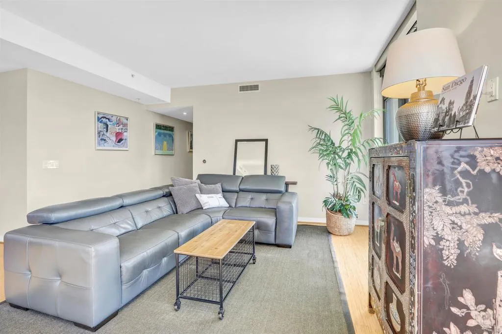 San Diego, California 92101, United States, 2 Bedrooms Bedrooms, ,2 BathroomsBathrooms,Residential,Active,128063