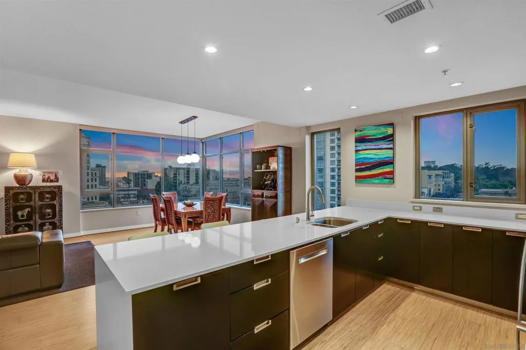 San Diego, California 92101, United States, 2 Bedrooms Bedrooms, ,2 BathroomsBathrooms,Residential,Active,128063