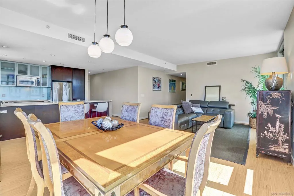 San Diego, California 92101, United States, 2 Bedrooms Bedrooms, ,2 BathroomsBathrooms,Residential,Active,128063