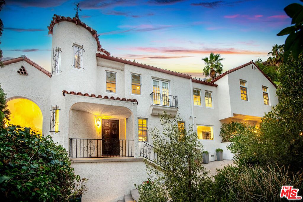 Photo of 1258 E Elmwood Avenue, Burbank, CA 91501 (MLS # 25570979)