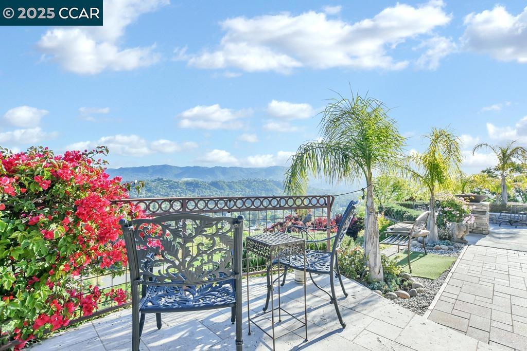 ROUNDHILL ESTATE - Residential