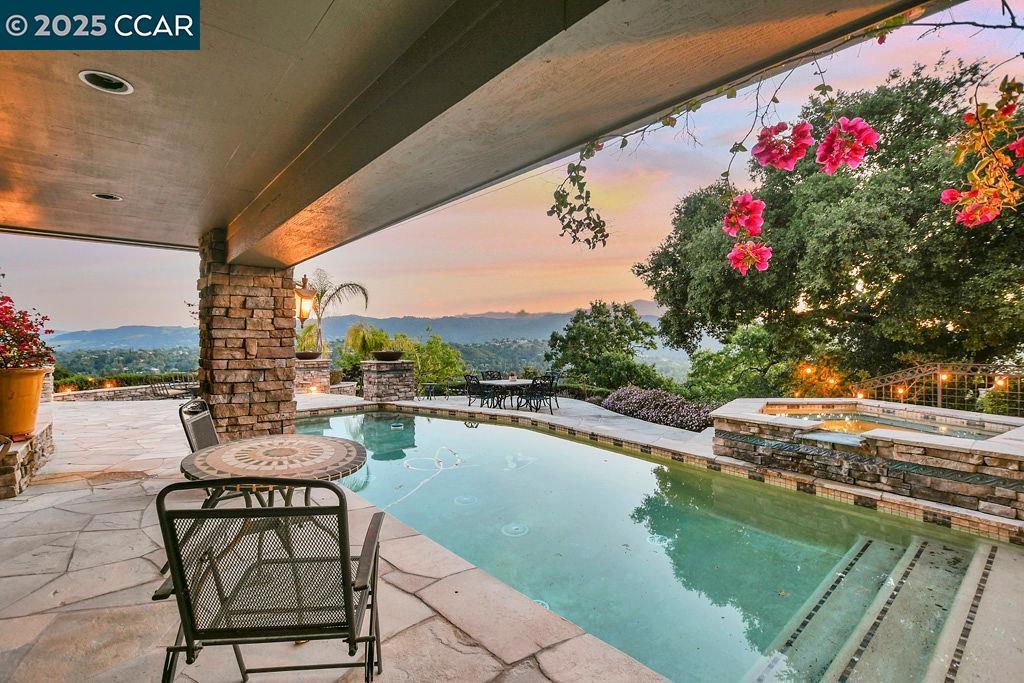 ROUNDHILL ESTATE - Residential