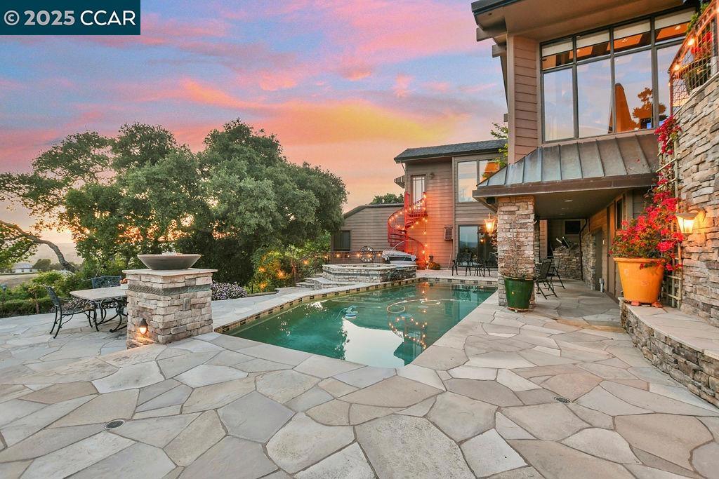 ROUNDHILL ESTATE - Residential