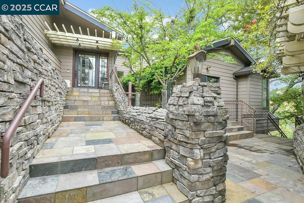 ROUNDHILL ESTATE - Residential