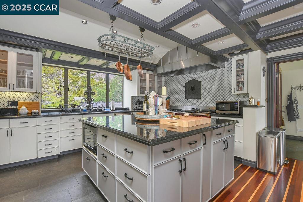 ROUNDHILL ESTATE - Residential