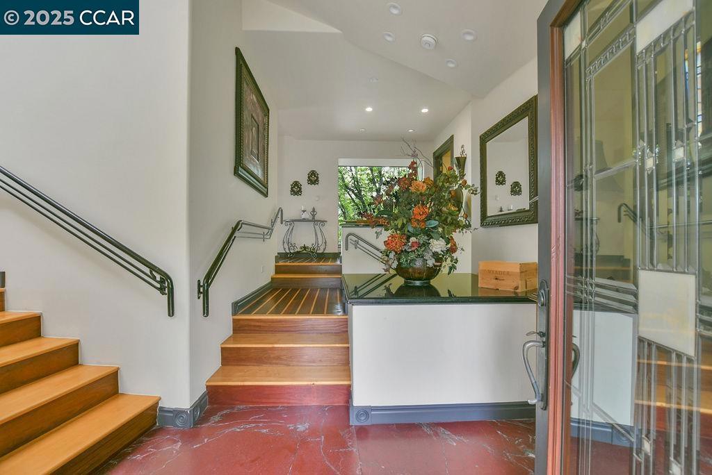 ROUNDHILL ESTATE - Residential