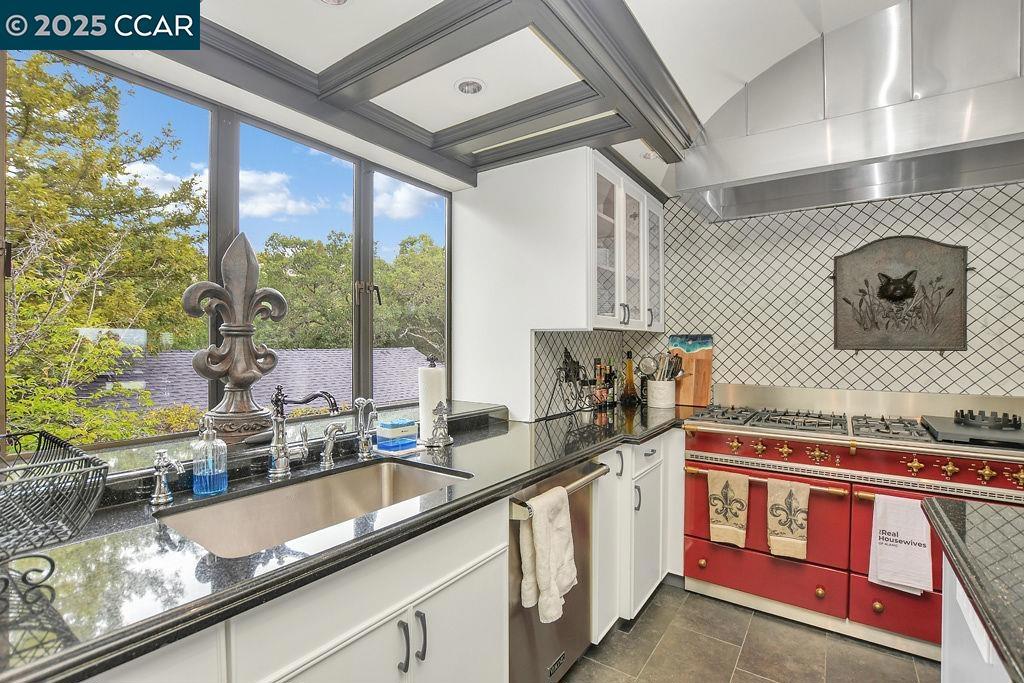 ROUNDHILL ESTATE - Residential