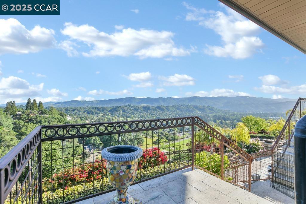 ROUNDHILL ESTATE - Residential