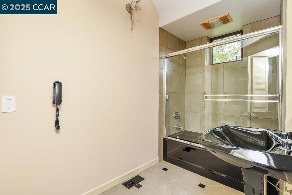 ROUNDHILL ESTATE - Residential