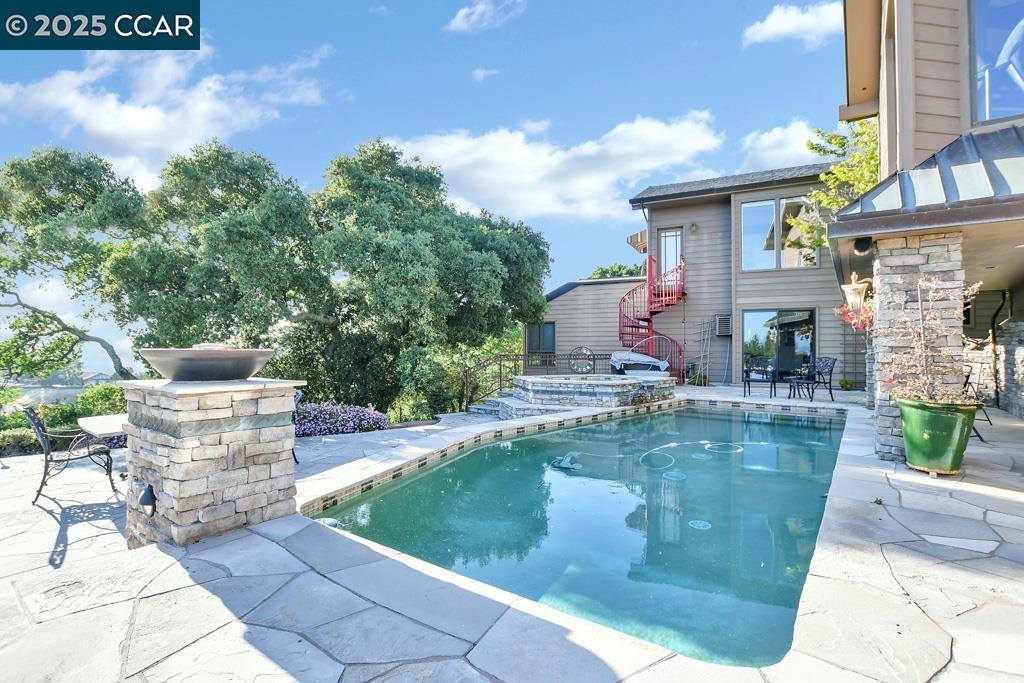 ROUNDHILL ESTATE - Residential