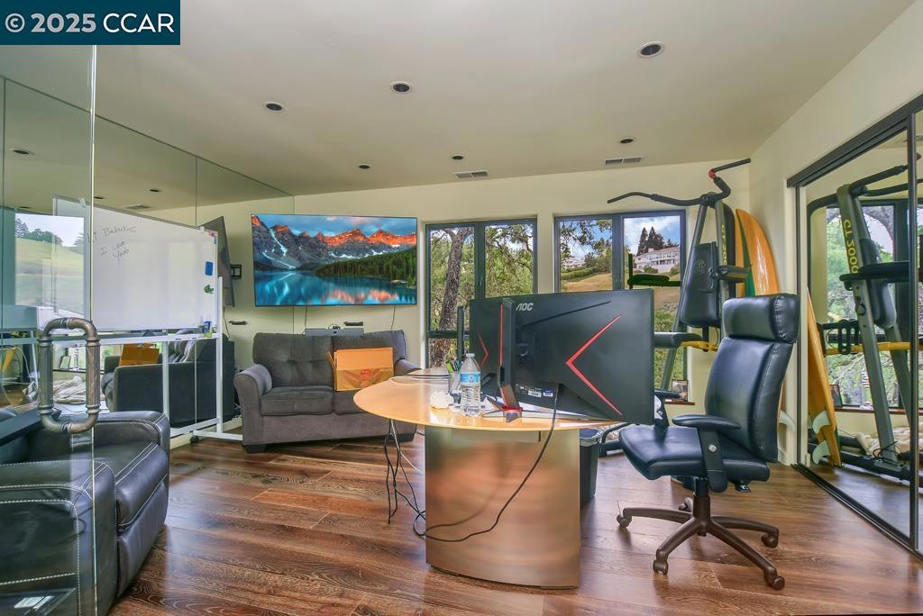 ROUNDHILL ESTATE - Residential