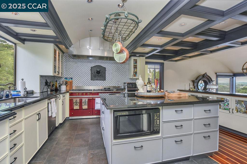 ROUNDHILL ESTATE - Residential