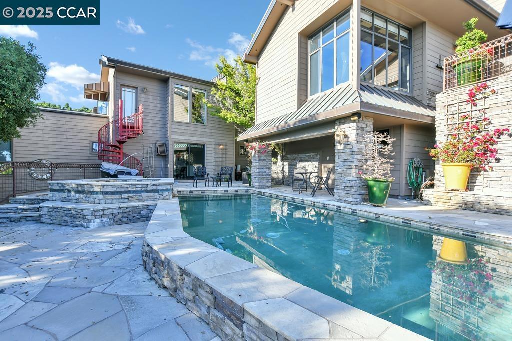 ROUNDHILL ESTATE - Residential