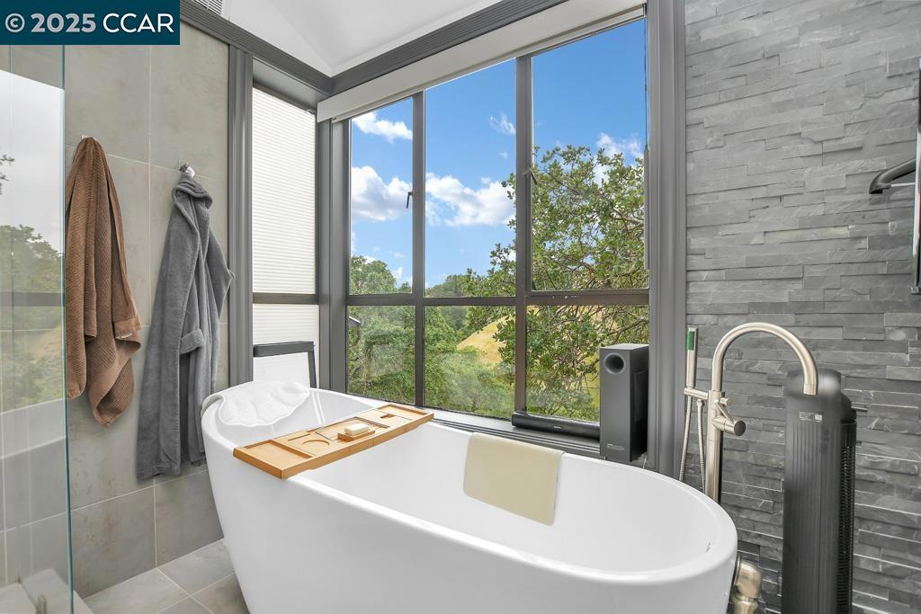 ROUNDHILL ESTATE - Residential