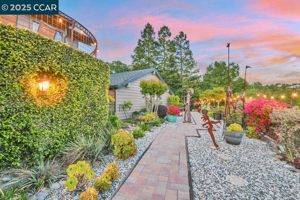 ROUNDHILL ESTATE - Residential