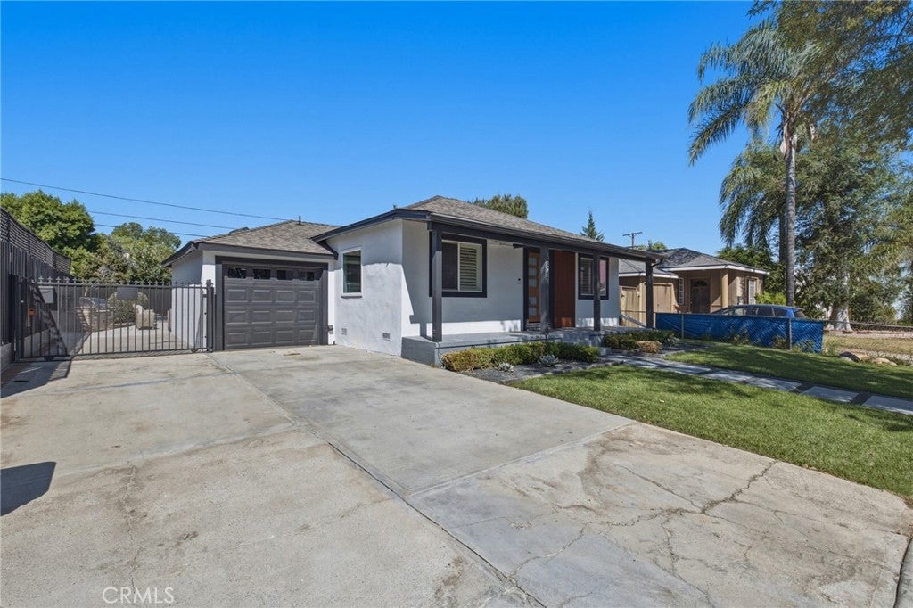 Photo of 5847 Texhoma Avenue, Encino, CA 91316 (MLS # SR26179428)