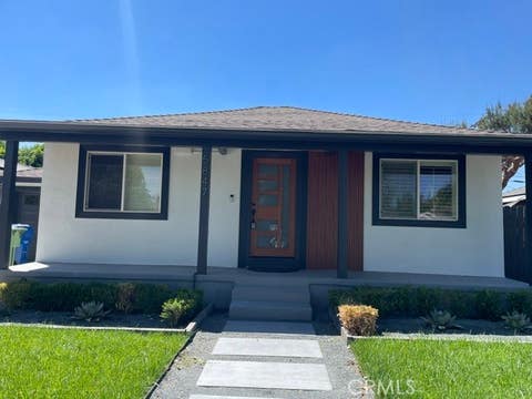 Photo of 5847 Texhoma Avenue, Encino, CA 91316 (MLS # SR26179428)