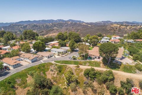 Photo of 120 Navajo Lane, Topanga, CA 90290 (MLS # 25596765)