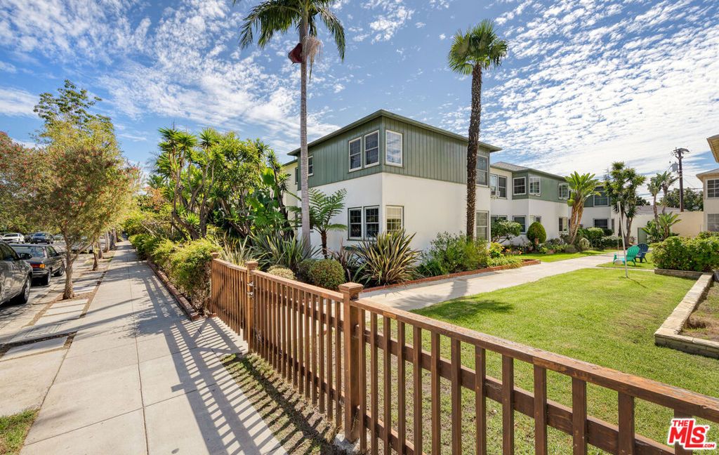 Photo of 1518 Yale Street #1, Santa Monica, CA 90404 (MLS # 25607729)