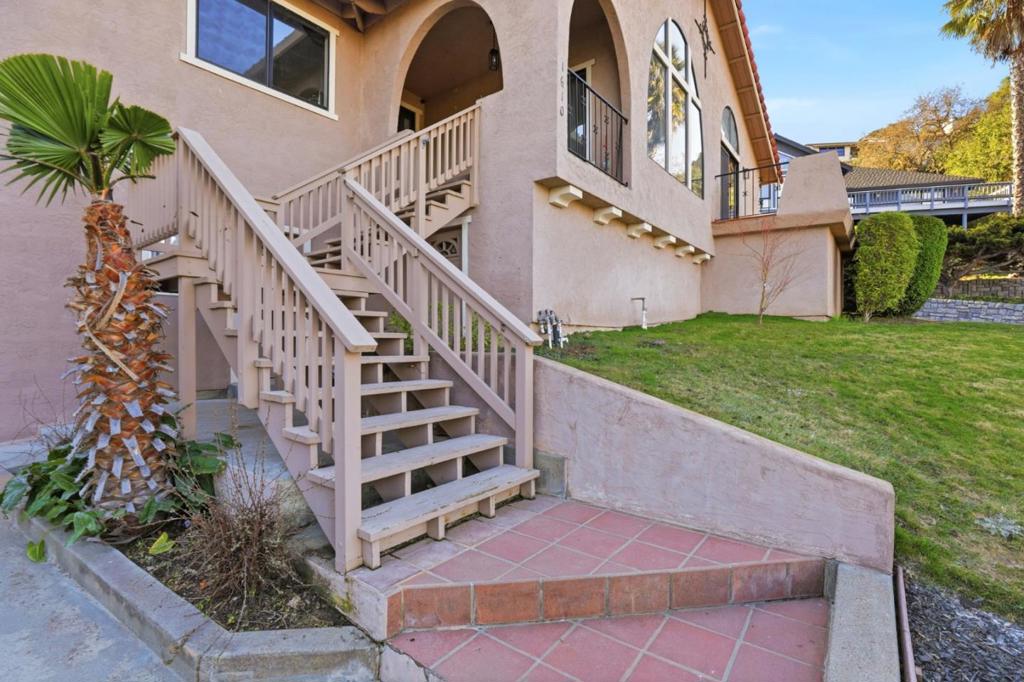 1610 Calabrese Way