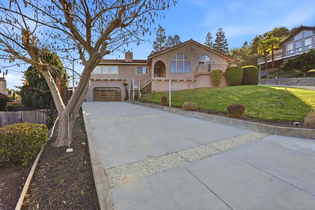 1610 Calabrese Way