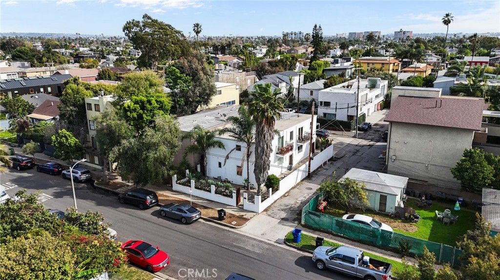 Photo of 616 Sunset, Venice, CA 90291 (MLS # SB26039732)