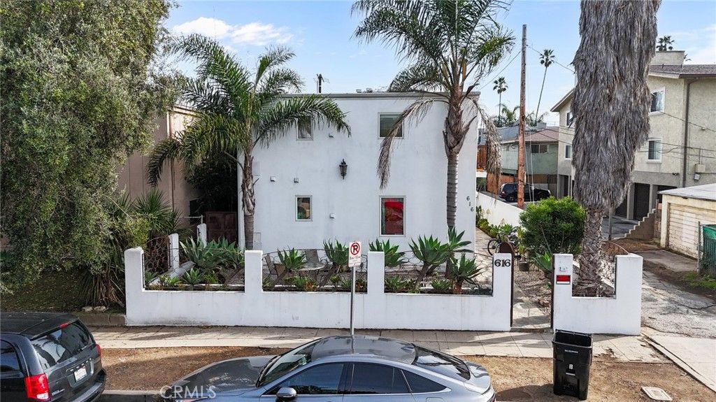 Photo of 616 Sunset, Venice, CA 90291 (MLS # SB26039732)