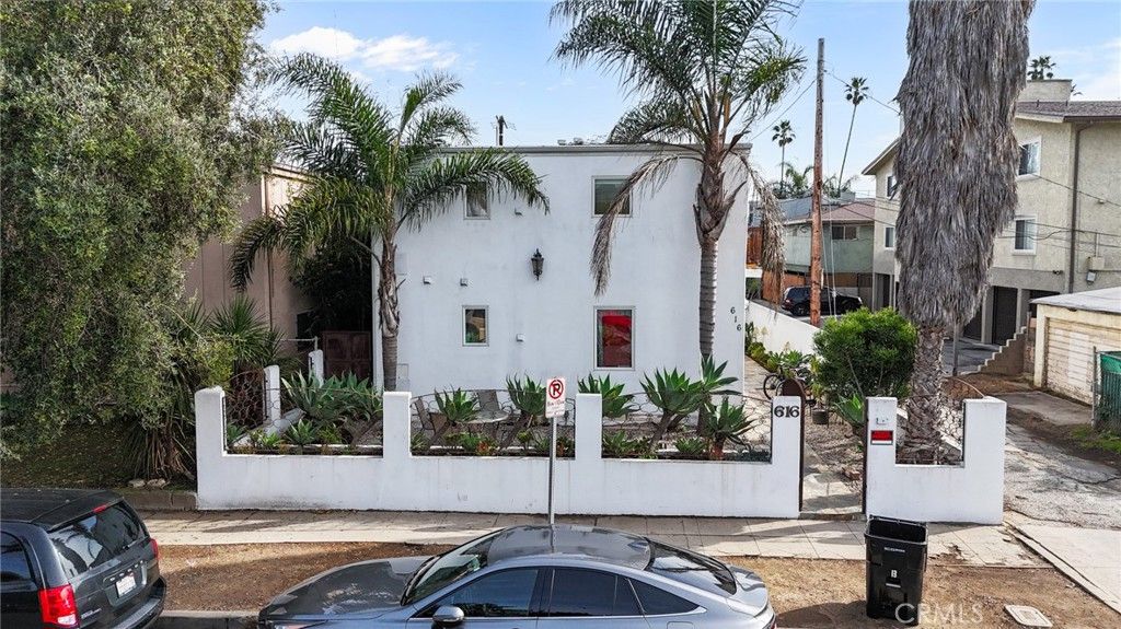 Photo of 616 Sunset, Venice, CA 90291 (MLS # SB26039732)