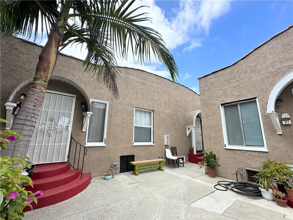 901 N El Centro Avenue