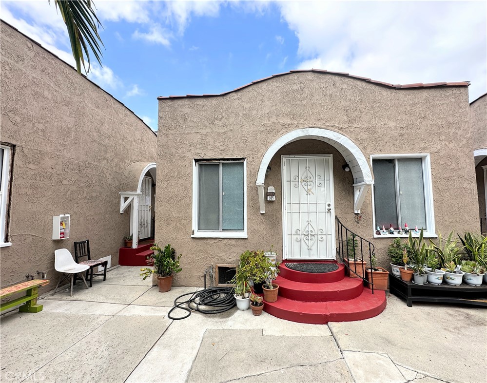 901 N El Centro Avenue