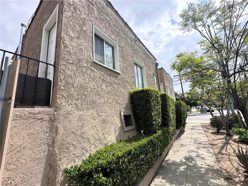 901 N El Centro Avenue