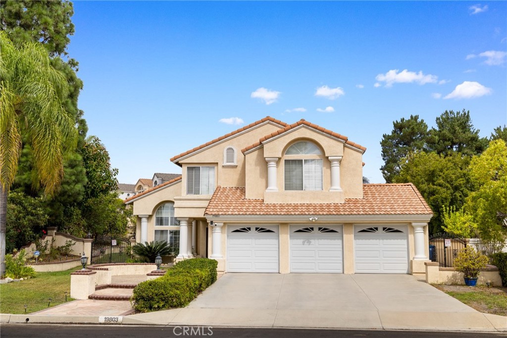 Beautiful 5-Bedroom Home in Safe Community – Award-Winning School District
Welcome to this spacious and bright single-family home located in the Belgate Community, known for its 24-hour security patrol and peaceful atmosphere. Situated within an award-winning Walnut school district, this property is perfect for families seeking both comfort and convenience.
The home offers 5 generously sized bedrooms and 3 full bathrooms, with plenty of natural light throughout. The open layout provides an inviting space for both everyday living and entertaining.
Conveniently located just minutes away from Mt SAC & CAL POLY, shopping centers, and dining, with easy freeway access for commuters, this home truly combines the best of security, education, and lifestyle.
Don’t miss this opportunity to own a beautiful home in one of the area’s most sought-after communities!
