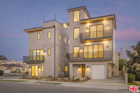 Photo of 12706 Pacific Avenue, Los Angeles, CA 90066 (MLS # 26666027)