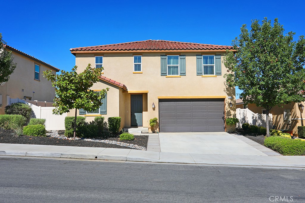 Beautiful 4-bedroom, 3-bath home built in 2018, featuring a main floor bedroom and full bath—ideal for guests or multigenerational living. 9-ft ceilings on the first floor create an open, airy atmosphere throughout the main living area. The modern kitchen boasts quartz countertops, shaker-style cabinetry, a gas range, and Whirlpool appliances, seamlessly connected to the great room and family room, which open to the backyard—perfect for entertaining.
Upstairs, the primary suite includes a walk-in closet and a dual-sink bathroom with quartz countertops. The hall bathroom also features double sinks, and the laundry room is conveniently located on the second floor. A second-floor deck provides the perfect space for a home office or lounge area.
The low-maintenance backyard includes artificial grass, a sand pit with decorative rocks, and a covered patio. Located in the upscale Fairway community, residents enjoy access to a clubhouse, swimming pool, splash area, and are just minutes from golf courses, top-rated schools, shopping, dining, and easy freeway access. Don’t miss this incredible opportunity to own a beautiful home in a highly desirable neighborhood!