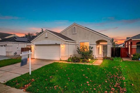 Photo of 686 Anderson Way Way, Rio Vista, CA 94571 (MLS # 41120173)