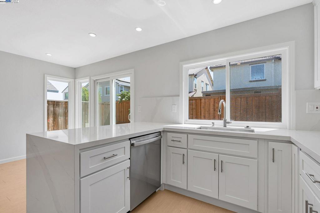 BRENTWOOD - Residential Lease