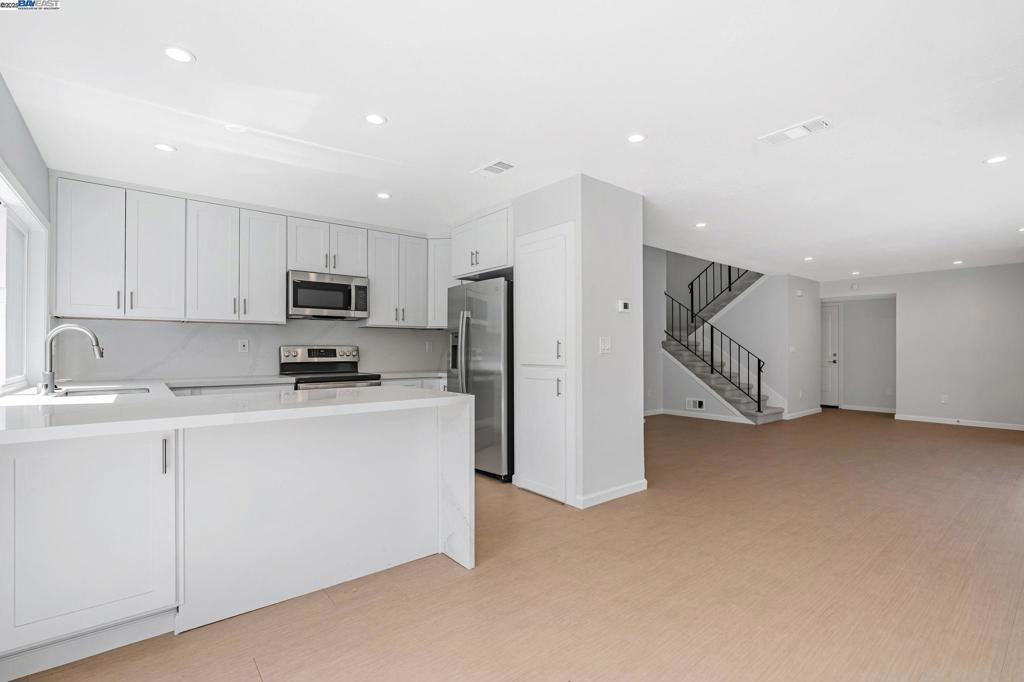 BRENTWOOD - Residential Lease