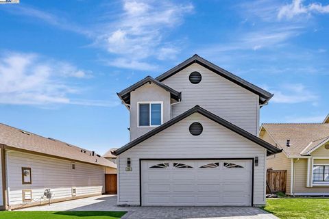 Photo of 390 Grovewood Ln Loop, Brentwood, CA 94513 (MLS # 41110226) Photo of 390 Grovewood Ln Loop, Brentwood, CA 94513 (MLS # 41110226)