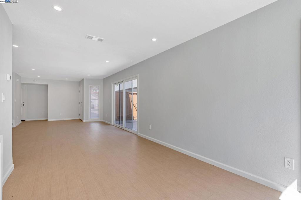 BRENTWOOD - Residential Lease