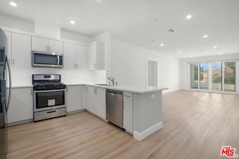 Tiny photo for 1832 S Barrington Avenue #401, Los Angeles, CA 90025 (MLS # 26648477)