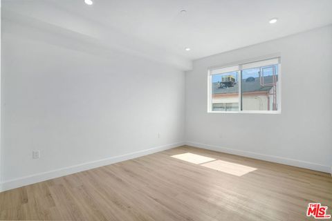 Tiny photo for 1832 S Barrington Avenue #401, Los Angeles, CA 90025 (MLS # 26648477)