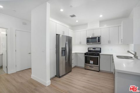 Tiny photo for 1832 S Barrington Avenue #401, Los Angeles, CA 90025 (MLS # 26648477)