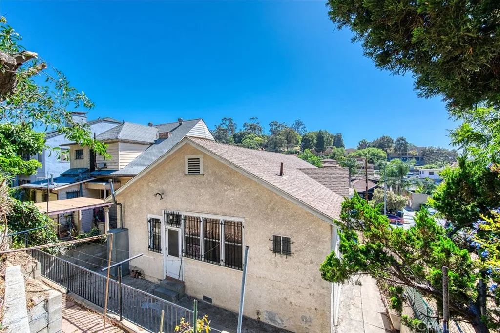 Los Angeles, California 90012, United States, 3 Bedrooms Bedrooms, ,2 BathroomsBathrooms,Residential,Active,157529