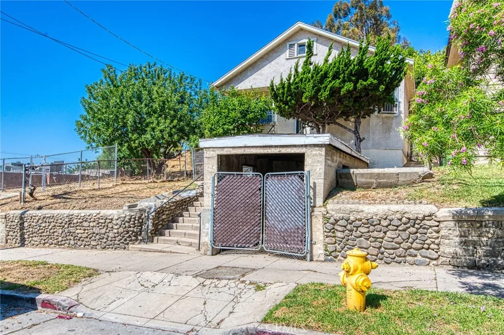 Los Angeles, California 90012, United States, 3 Bedrooms Bedrooms, ,2 BathroomsBathrooms,Residential,Active,157529